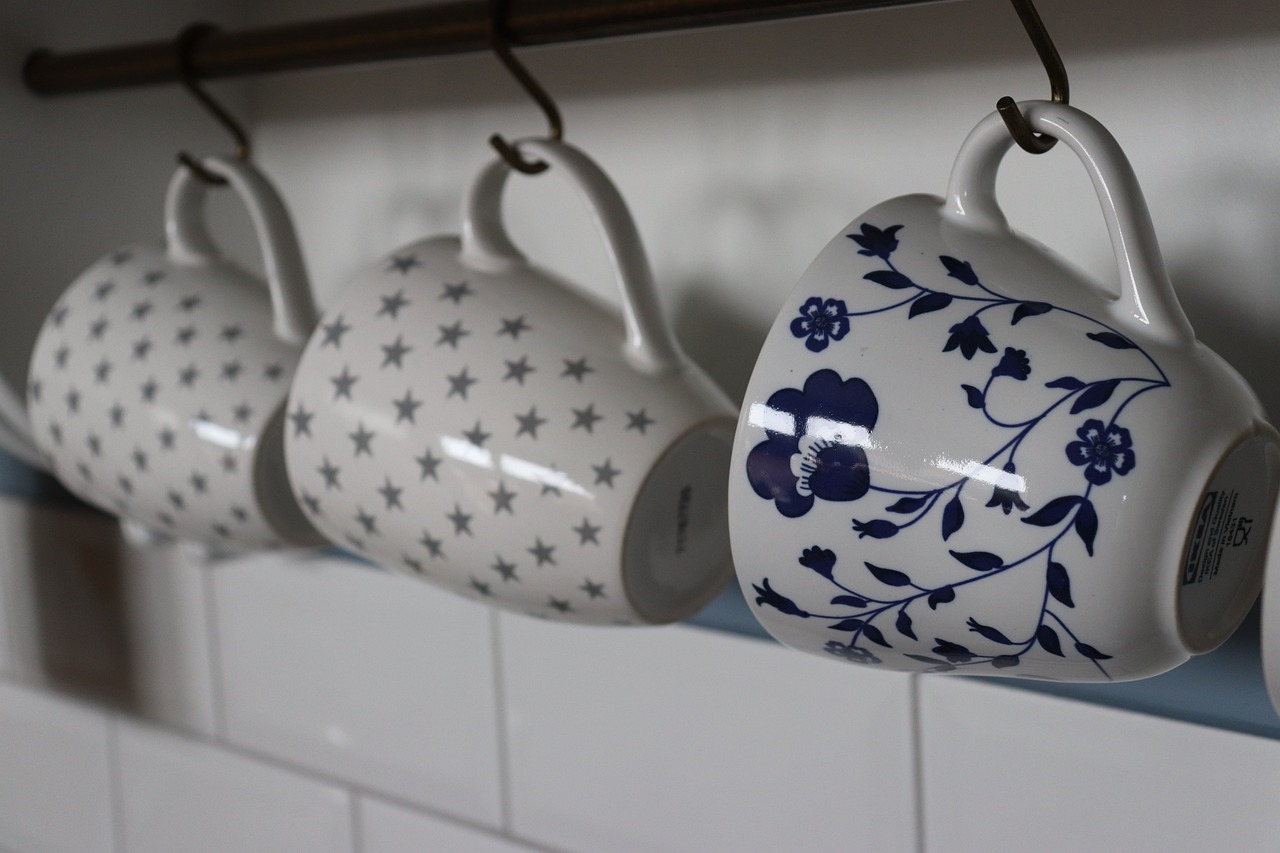 How to Create Personalized Mugs with Crafts